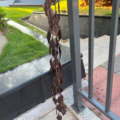 Vista 8 de Cadena de lluvia de 8.5 pies, cadenas de lluvia de hojas para canaletas y bajantes, cadenas de lluvia decorativas para exteriores, cadena captadora