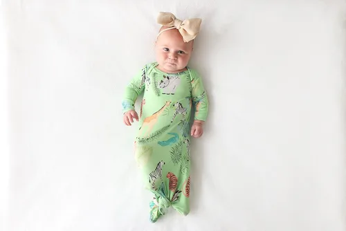 Vista 3 de Posh Peanut Vestido anudado para recién nacido, vestidos para niñas recién nacidas, vestido de dormir para bebé, de 0 a 3 meses, vestidos anudados