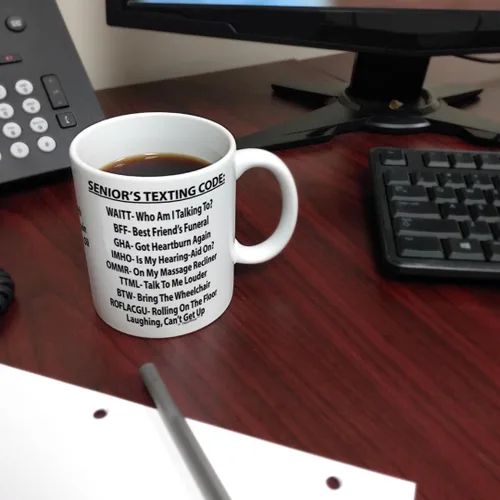 Vista 6 de ThisWear Jubilación Taza de café de cerámica con código de texto para personas mayores de 11 onzas, color blanco 11oz - Blanco