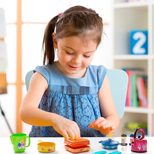 Vista 4 de Lollipop Baby Shark Cooking Adventure Set - Juego de cocina con ollas, sartenes, utensilios, taza medidora, tetera de té, sal y pimentero, gran