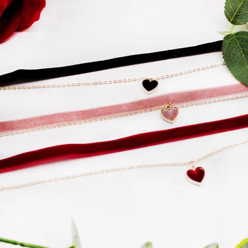 Vista 6 de haolry Gargantilla de corazón ajustable, collar clásico de terciopelo, gargantilla para mujeres y niñas