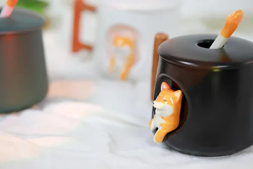 Vista 4 de Lindo perro cerámica taza mango madera diseño con cuchara y tapa (negro)