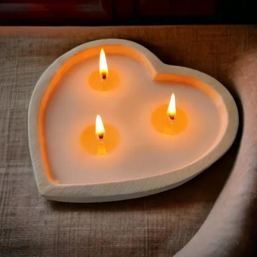 Vista 3 de Cuenco de madera con forma de corazón de 6 pulgadas, vela de cera de soja perfumada de lavanda, 3 mechas de 5 onzas, cuencos de masa decorativos