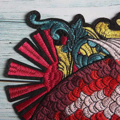 Vista 4 de Wixine Parche bordado de pez Koi japonés para coser con apliques, insignia, bricolaje, decoración de manualidades