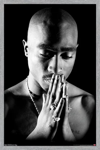 Vista 15 de Trends International Tupac - Póster de pared rezando, 14.725 x 22.375 pulgadas, versión enmarcada de madera de granero