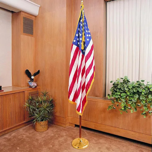 Vista 2 de Este soporte de base para asta de bandera de interior, soporte de bandera interior dorado compatible con asta de bandera de 1.3 pulgadas, 1.1 y 0.9