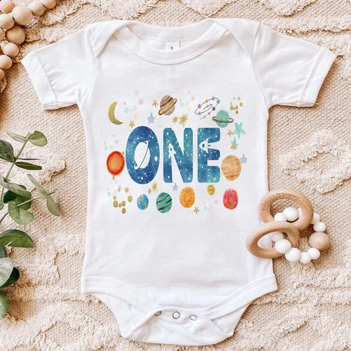 Vista 2 de Space One - Camiseta de cumpleaños para niño de astronauta, fiesta de primer cumpleaños, primer viaje alrededor del sol, traje de cumpleaños