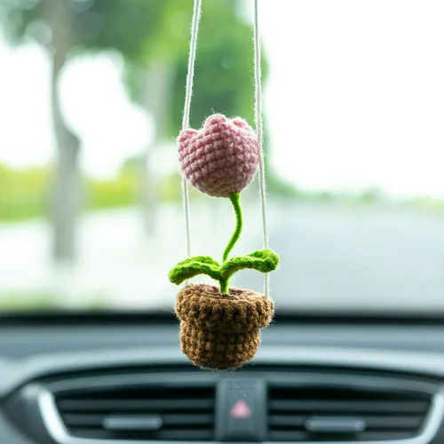 Vista 4 de Tulip - Adorno de ganchillo hecho a mano para automóvil, bonita flor de tulipán rosa, flor en maceta, cesta bohemia de punto para espejo retrovisor