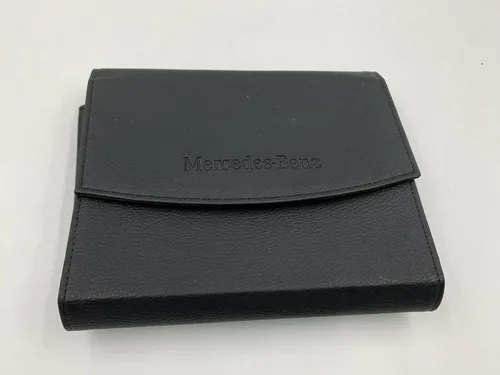 Vista 2 de 2017 Mercedes-Benz CLA-Class Owners Manual Handbook Set with Case OEM Z0A0256 Tapa blanda – 1 Enero 2017