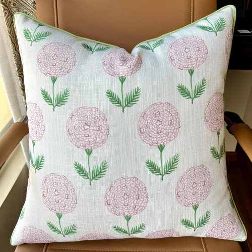 Vista 11 de Funda de almohada vintage con estampado floral de rosas de 20 x 20 pulgadas Ramo de rosas corales y rosas sobre flameado blanco roto, ribete