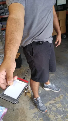 Vista 7 de Resistente placa de acompañante carabinero y Clave carrete por KEY-BAK con tres tarjeta policarbonato de identificación titular por Specialist ID