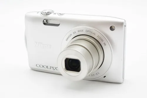 Vista 2 de Nikon Coolpix S3300 - Cámara digital de 16 megapíxeles, color plateado