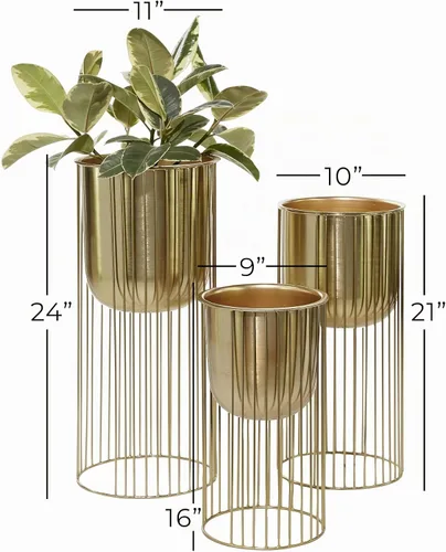 Vista 6 de Deco 79 Juego de 3 macetas de metal para interiores y exteriores, 24 Dorado