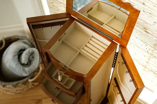 Vista 5 de Hives and Honey Robyn Jewelry Armoire nogal