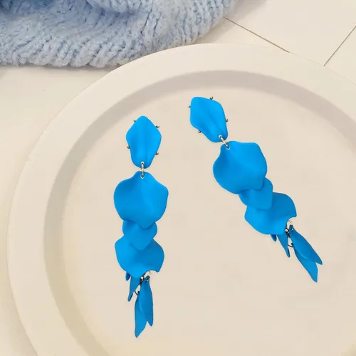Vista 6 de Aretes largos de acrílico con diseño de pétalos de rosa, aretes colgantes de flores exageradas, aretes de borla floral para mujeres, fiestas, uso