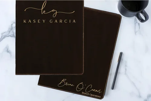 Vista 5 de Customized Leatherette Notepad Portfolio. Personalized Engraved Padfolio. Engraved Simple Notepad (Black & Gold)