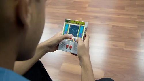 Vista 9 de Arcade Classics - Centipede Retro Handheld Arcade Game