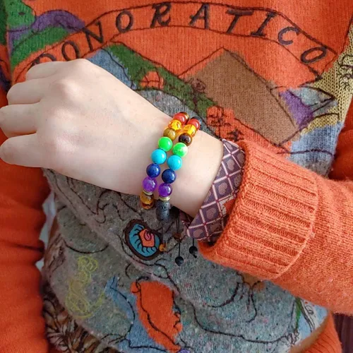 Vista 2 de Brazalete GelConnie de piedras de lava, 7 chakras, 0.32 pulgadas, piedra natural, para curación, alivio del estrés, yoga, ansiedad, aromaterapia