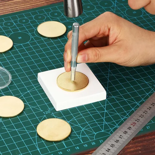 Vista 7 de Yinkin 30 monedas de desafío en blanco para grabar espacios en blanco, bordes roscados de 1.575 in con caja de protección acrílica, moneda