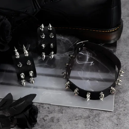 Vista 3 de Manfnee Gargantilla punk con cuello de espiga, collar de cuero sintético, pulsera ajustable gótica