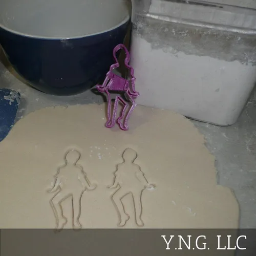 Vista 2 de YNGLLC JAZZ DANCER POSE - Cortador de galletas – morado, tema de baile, fabricado en Estados Unidos, 2 x 4 x 5/8 pulgadas, 1 pieza