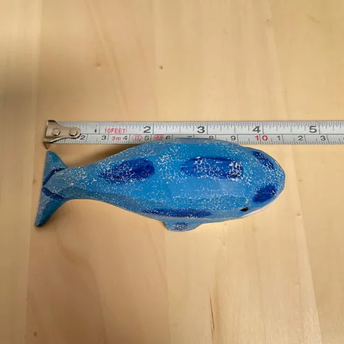 Vista 4 de Escultura de madera para decoración del hogar tallada a mano (ballena azul)