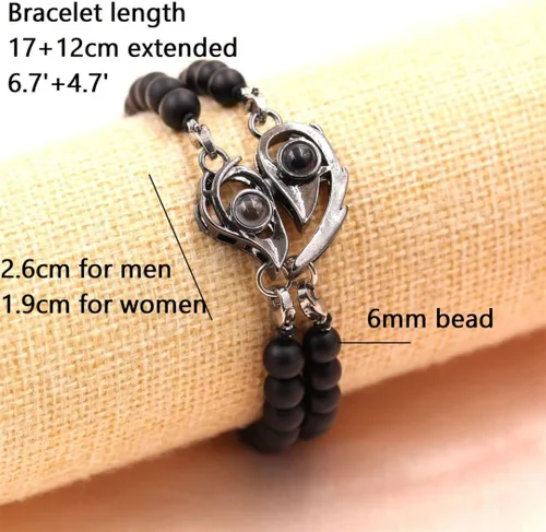 Vista 7 de Pulseras de proyección en 100 idiomas con texto en inglés "I Love You", 2 piezas de rompecabezas de corazón de amor, pulseras ajustables