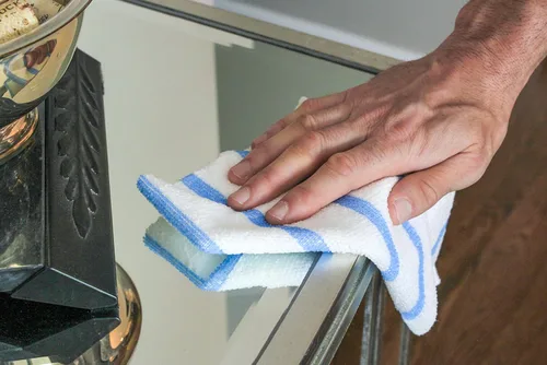 Vista 3 de VIKING Paños de limpieza de microfibra sin bordes a granel, rayas blancas y azules, paquete de 50