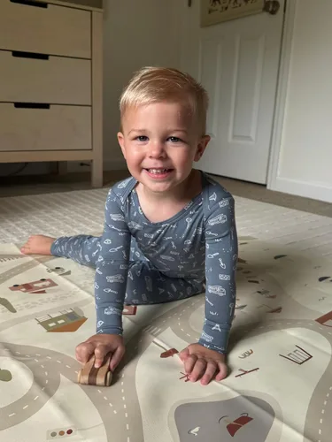 Vista 2 de GUNAMUNA Pijama unisex convertible ultrasuave para bebé, mameluco con cremallera para pañales, recién nacido a 24 meses