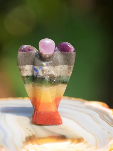 Vista 9 de Crocon Figura curativa de ángel de bolsillo de siete chakras, cristales de ángel de la guarda tallados a mano para energía positiva, mini estatua