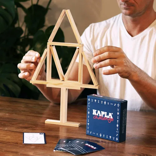 Vista 6 de KAPLA Challenge - Juego de construcción de madera, 16 tablones de construcción y 12 cartas de desafío