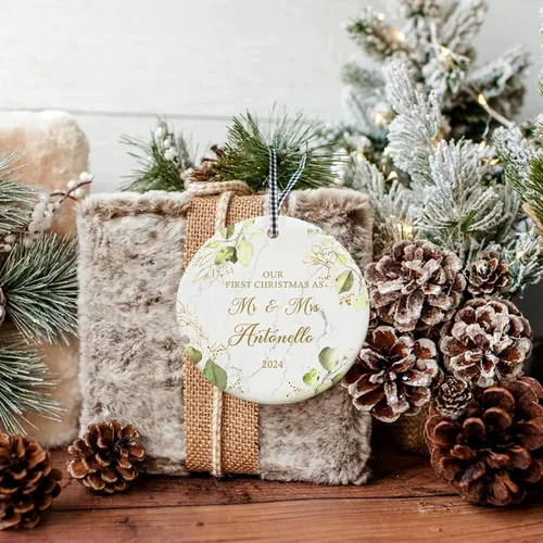 Vista 6 de Adorno personalizado Mr y Mrs 2024, Adorno personalizado de primera Navidad como Mr y Mrs para parejas, regalos de boda personalizados, primera