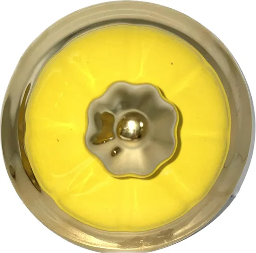 Vista 4 de Sopera de porcelana para Ochun amarilla con acentos dorados en forma de trofeo con capacidad de 4 litros