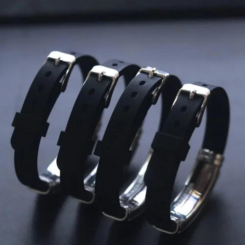 Vista 2 de NanMuc Pulsera de identificación de alerta médica roja de primeros auxilios de emergencia grabada con láser Alerta de salud ajustable pulsera
