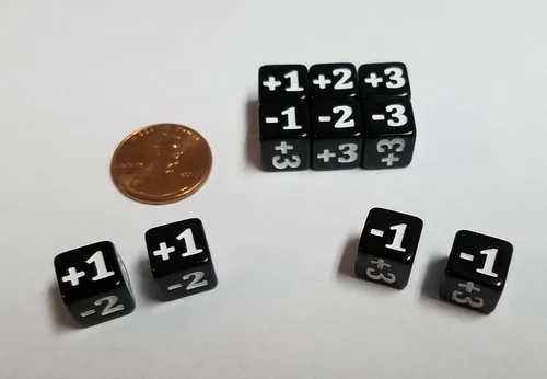 Vista 2 de Juego de 10 dados modificadores de estadísticas micro CCG negros para juegos como Magic: The Gathering (0.394 in)