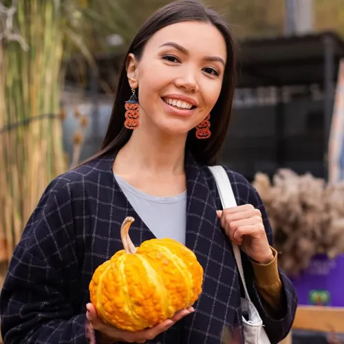 Vista 2 de LILIE&WHITE Aretes de Halloween para mujer, aretes de calabaza para araña, aretes colgantes de bombeo, aretes colgantes de telaraña, joyería