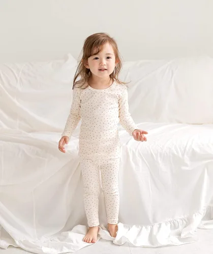 Vista 4 de AVAUMA Conjunto de pijama para bebés y niñas 6M-7T para niños pequeños, diseño de patrón de ajuste cómodo, pijama de algodón