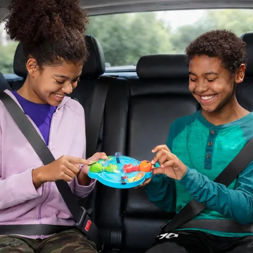 Vista 7 de Hasbro Grab and Go! Paquete (paquete de 4), juegos de mesa de viaje para niños, acorazado, Connect 4, ¿Adivina quién?, juegos de hipopótamos