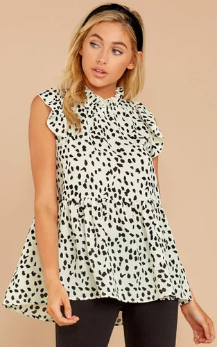 Vista 3 de Angashion - Blusas casuales estampadas para mujer, holgada, manga casquillo, cuello con volantes, estilo túnica