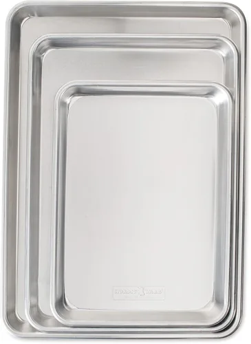 Vista 2 de Nordic Ware Baker's Delight Set de 3 piezas + molde comercial de aluminio natural Nordic Ware para muffins, 12 tazas