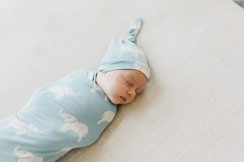 Vista 7 de Copper Pearl Baby Beanie Hat Top Knot