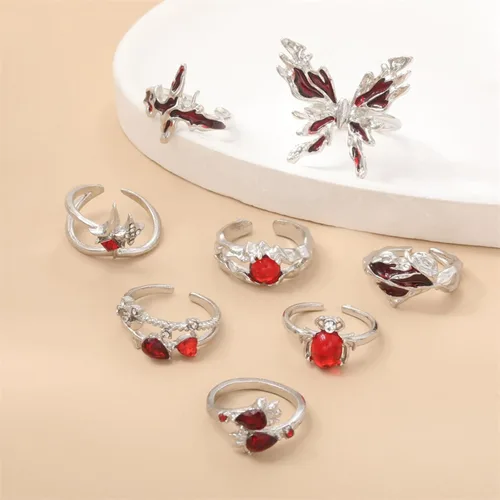 Vista 4 de Juego de anillos de nudillos plateados vintage para mujer, anillo de mariposa roja con piedras preciosas rojas, anillo punk gótico de araña, anillos