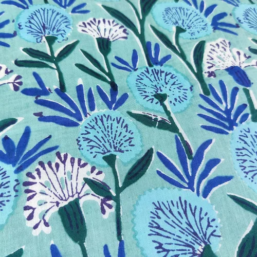 Vista 2 de AVKA Studio Tela de impresión en bloque a mano por yarda - PRECORTADA 1 yarda 42 pulgadas de ancho - Material 100% algodón - Patrón floral azul