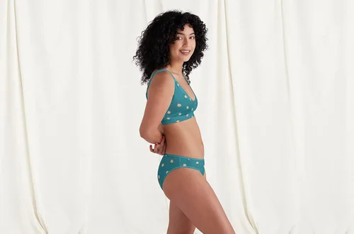Vista 6 de MeUndies Brasier elástico de algodón orgánico con cuello en V, cómodo bralette para mujer, sin aros, tela exclusiva de Tienda