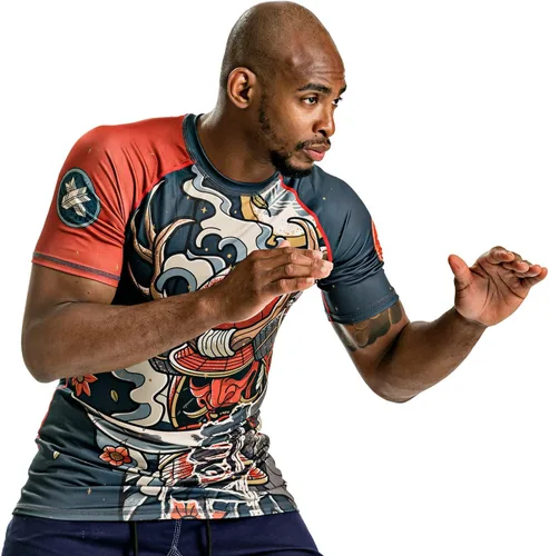 Vista 3 de Ronin Rash Guard Manga Corta Jiu Jitsu MMA BJJ - Oni Bushi Samurai Demon Calidad y durabilidad