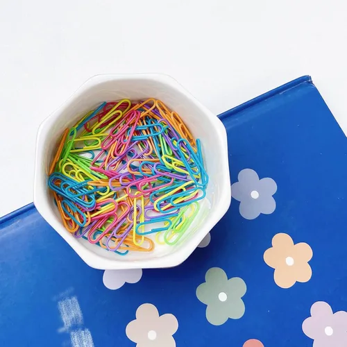 Vista 3 de Soporte de clip de papel de cerámica con línea dorada, dispensador de clips de papel geométrico floral para escritorio, lindo organizador de clips