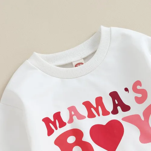 Vista 4 de Conjunto para el día de San Valentín para bebé niño con texto en inglés "Mama is My Valentine", camisas estampadas, sudadera con cuello redondo