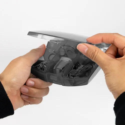 Vista 4 de Kit de suministros de oficina mini LD Products negro estuche portátil con tijeras, clips de papel, juego de dispensador de cinta, sacapuntas