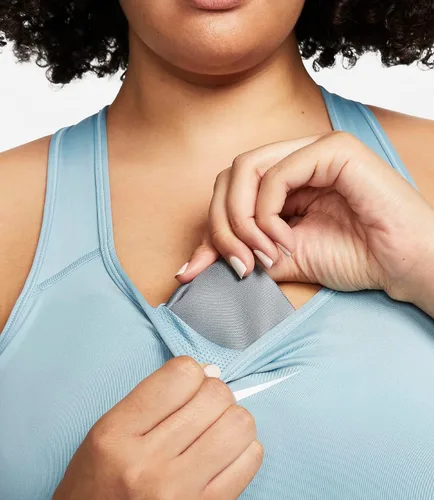 Vista 4 de Nike Dri-FIT Swoosh - Brasier deportivo acolchado de soporte medio para mujer (talla extragrande)
