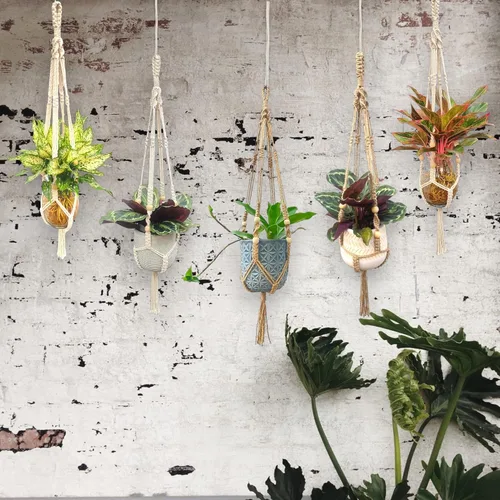 Vista 6 de Saigon Home Decor - Macetas colgantes de macramé para plantas de interior, colgador de plantas con cuentas de madera decorativas con borlas